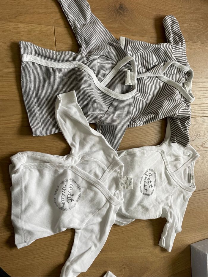 Lot 2 bodies et 2 t shirt