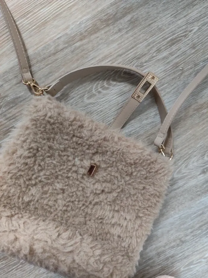 Sac fourrure synthétique H&M beige fermoir doré - photo numéro 3