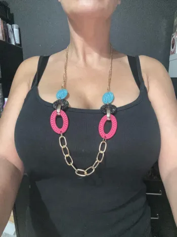 Collier fantaisie doré-rose fuchsia-bleu-noir neuf