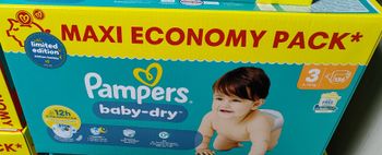 Carton de couches taille 3 Pampers baby dry