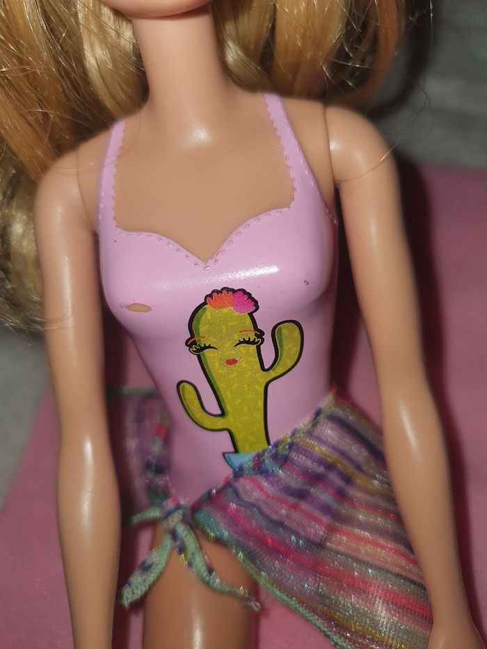 Barbie et bouée - photo numéro 2