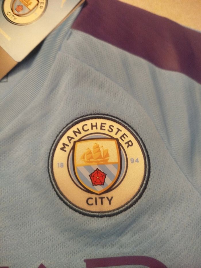 Tenue de foot Puma, équipe Manchester City taille 4/5  ans authentique neuf - photo numéro 3