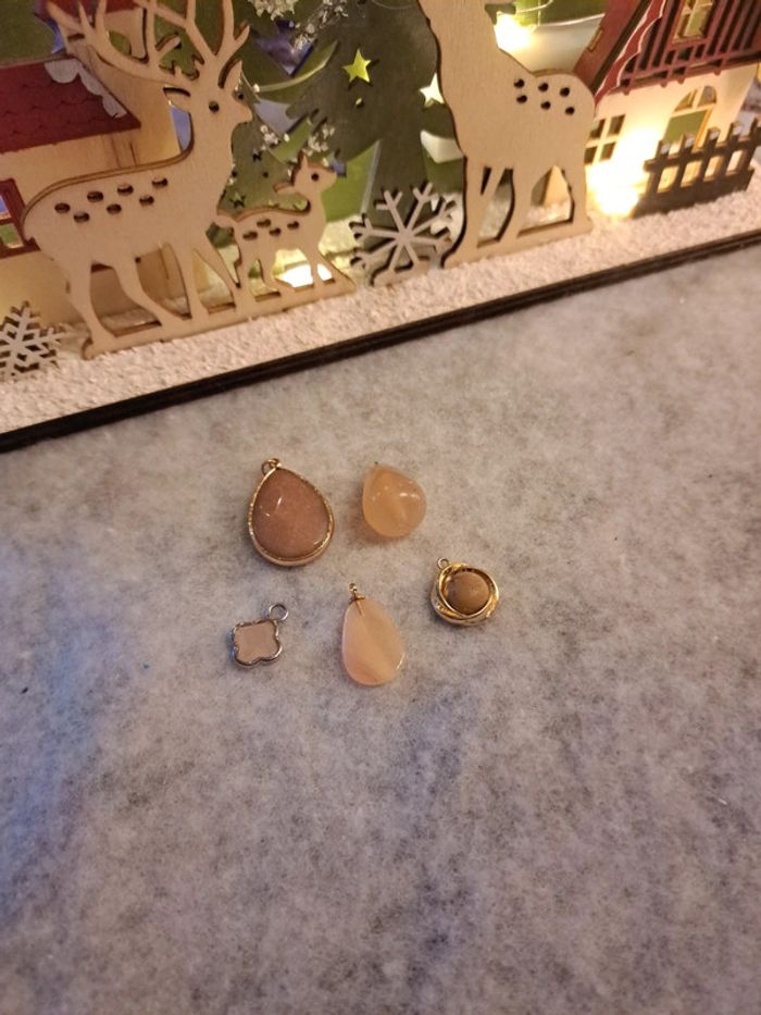 Lot de petites breloques pêche marron doré - photo numéro 2