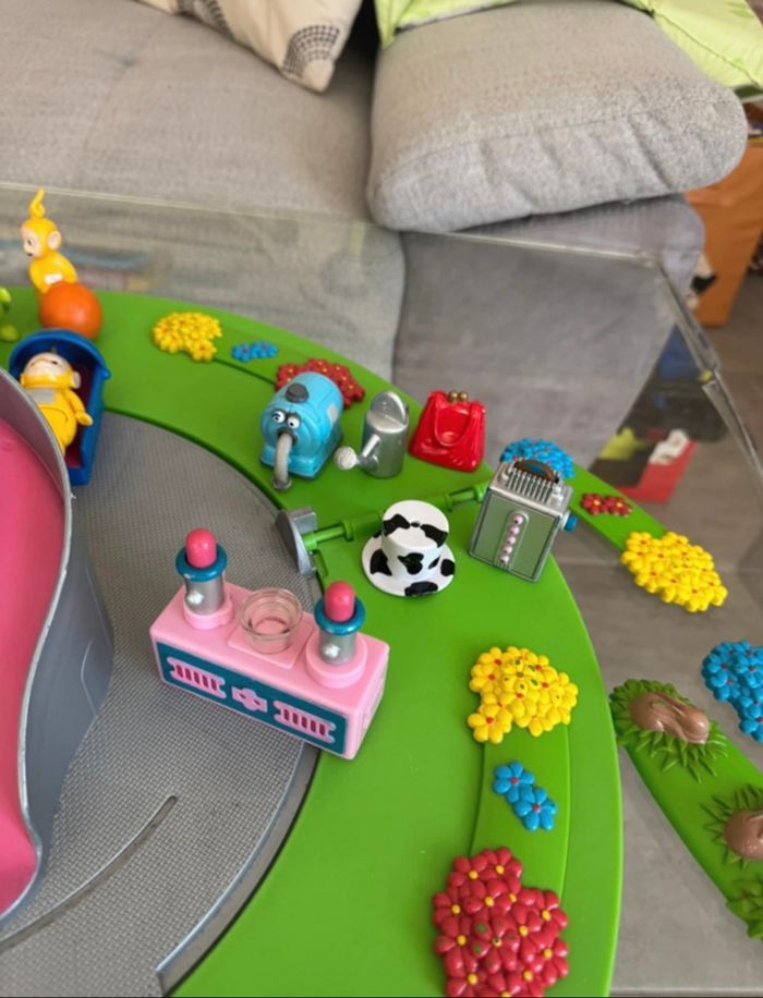 Maison Teletubbies et ses accessoires - photo numéro 3