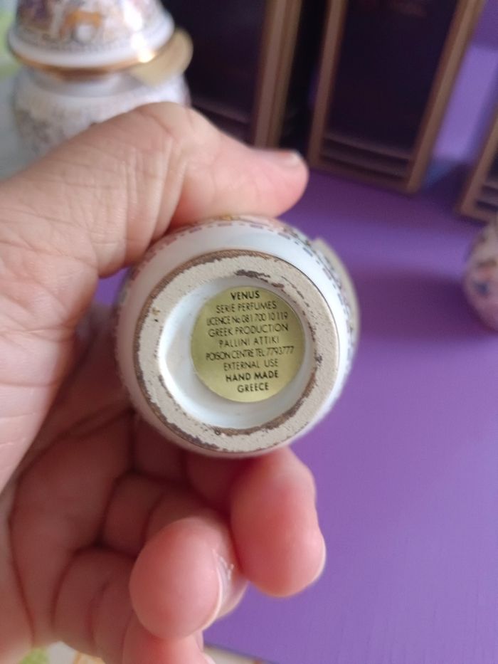 Lot d'anciens flacons de parfum Venus - photo numéro 8