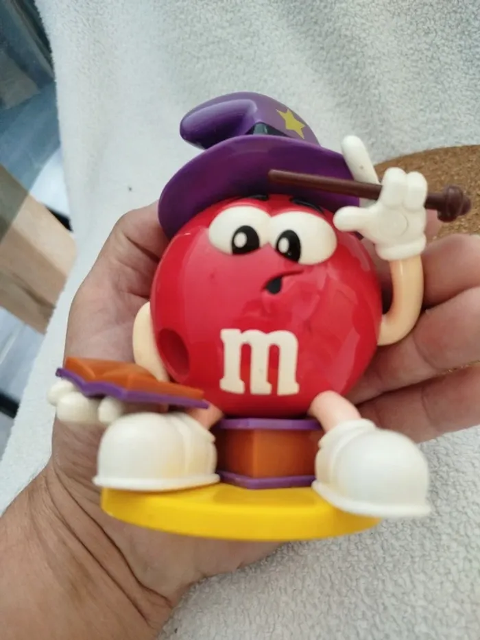 Figurine M&M's rouge - photo numéro 6