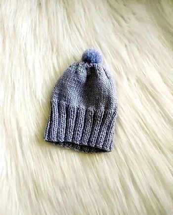 Bonnet mixte bébé naissance en maille avec pompon tricoté main