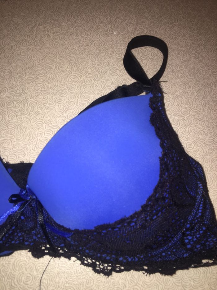 Soutien gorge bleu et noir dentelle - photo numéro 2