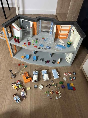 Hôpital aménager Playmobil