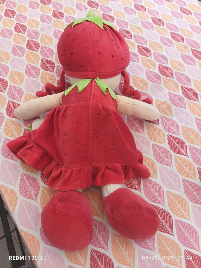 Grande poupée peluche Charlotte aux fraises - photo numéro 4