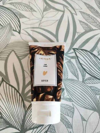 Sensa lait corps hiver 150ml valeur 18€  à utiliser 8 mois après ouverture