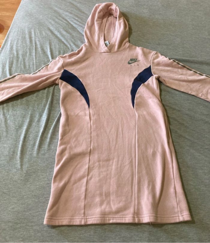 Robe Nike