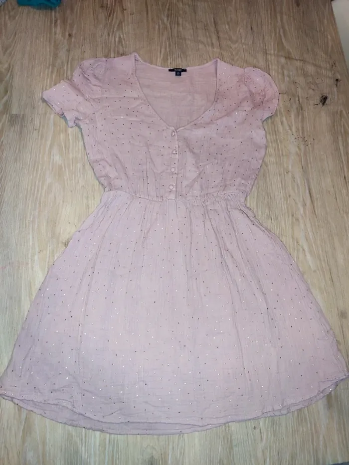 Robe rose pâle