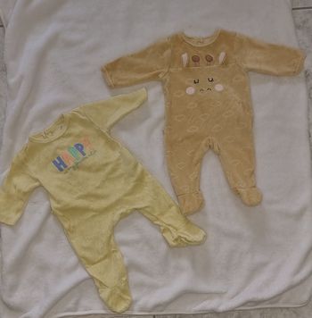 Lot 2 pyjamas / dors bien 1 mois