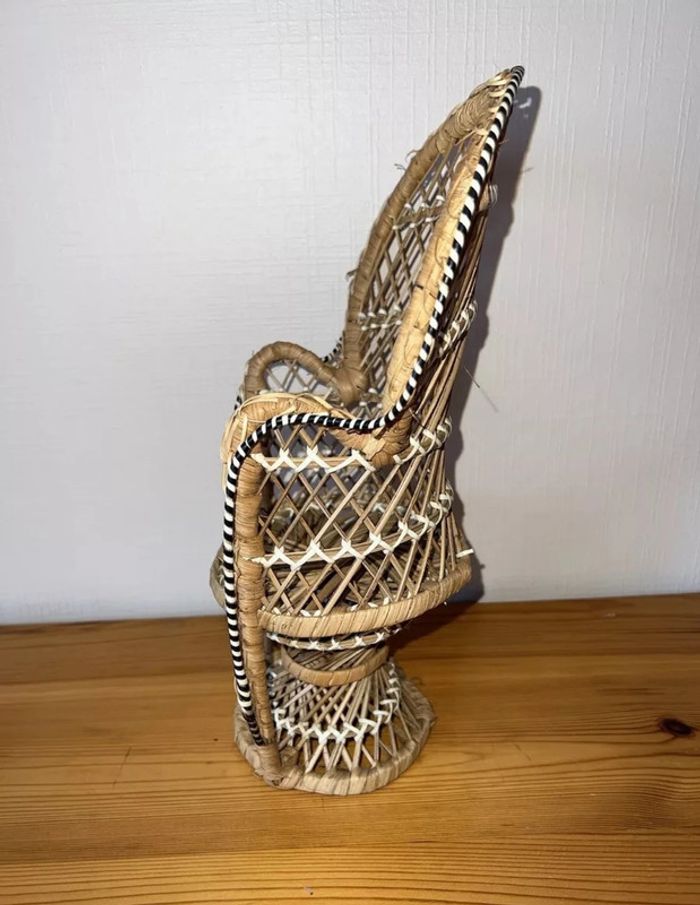 Chaise Emmanuelle / fauteuil Emmanuelle en rotin pour poupée - photo numéro 2