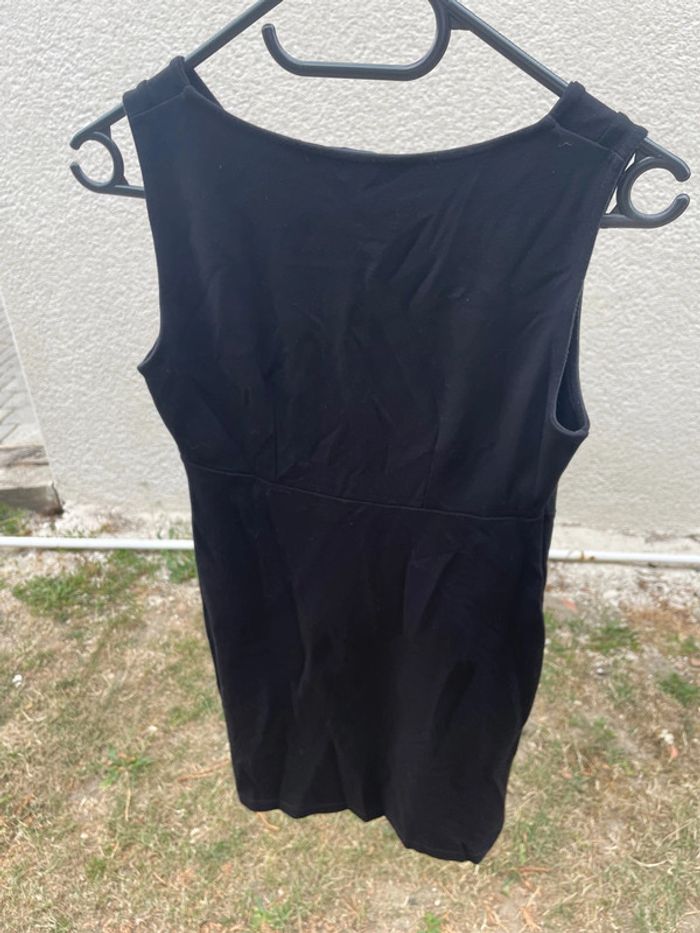 Jolie petite robe noire intemporelle - photo numéro 4