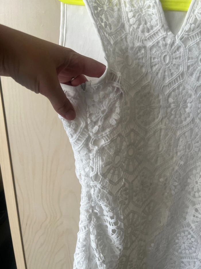 Très jolie robe blanche en dentelle / macramé - photo numéro 2