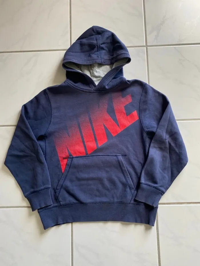 Sweat Nike à capuche – Bleu marine & logo rouge – Enfant L / Homme XS-S