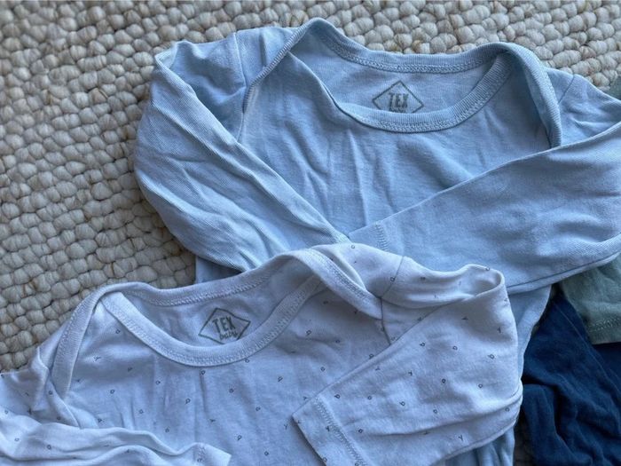 Lot bodie manches longues et T-shirt manches longues - photo numéro 2