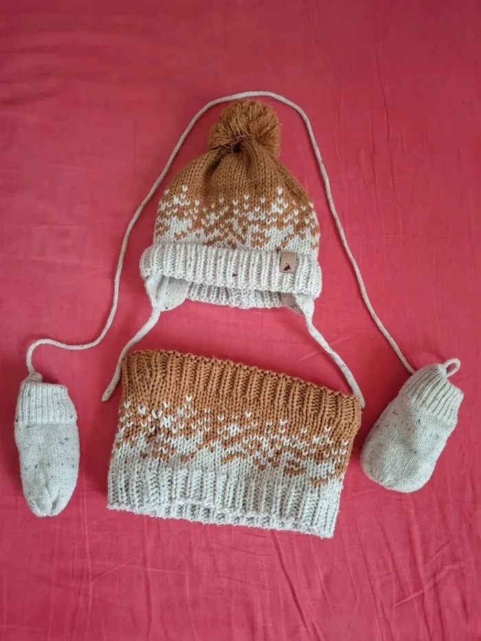 Bonnet, moufles, tour de cou