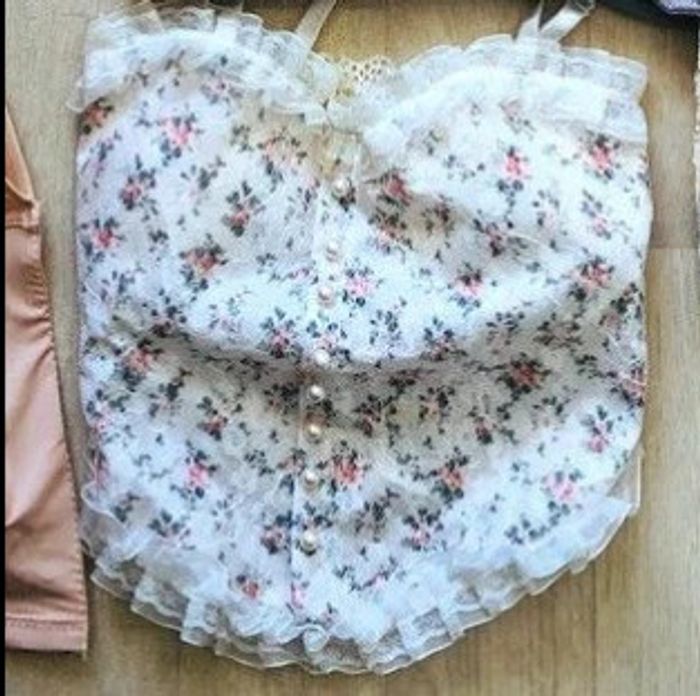 4 bustiers et 1 soutien gorge du 30 au 36 soit 5 pièces ( 75B) S / 36 soit 5 pièces - photo numéro 5