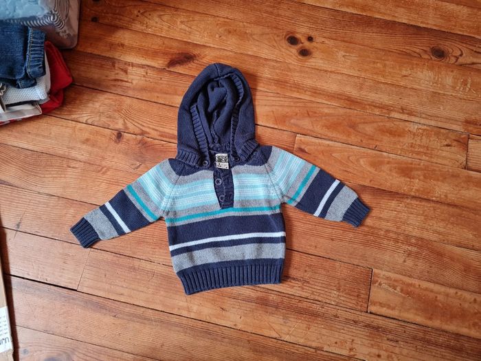 Pull tape à l'œil taille 3 mois possibilité de retirer la capuche