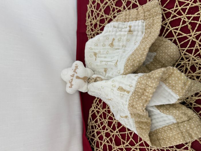 VULLI  DOUDOU SOPHIE LA GIRAFE LANGE PLAT ECRU JAUNE - photo numéro 3