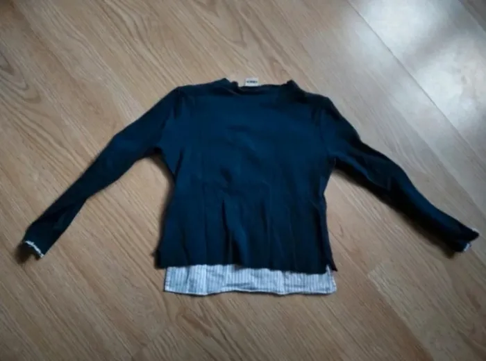 Haut manches longues. Bleu marine. Ikks.
Taille 4 ans - photo numéro 7