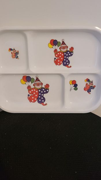 Assiette clown vintage en mélamine, décor de cirque à compartiments