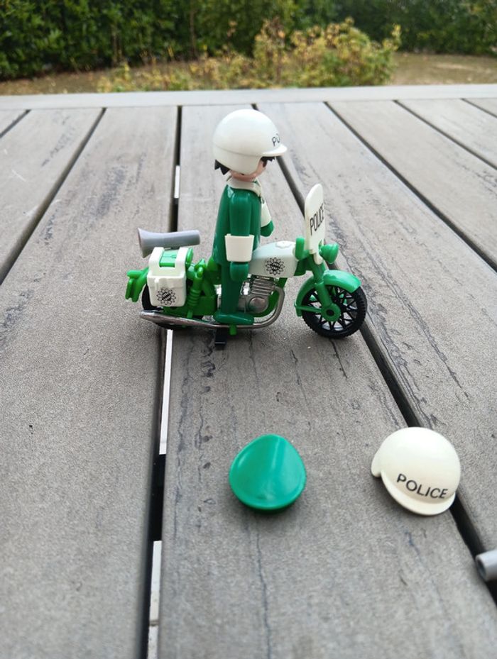 Lot de 2 playmobils policiers vintage - photo numéro 4