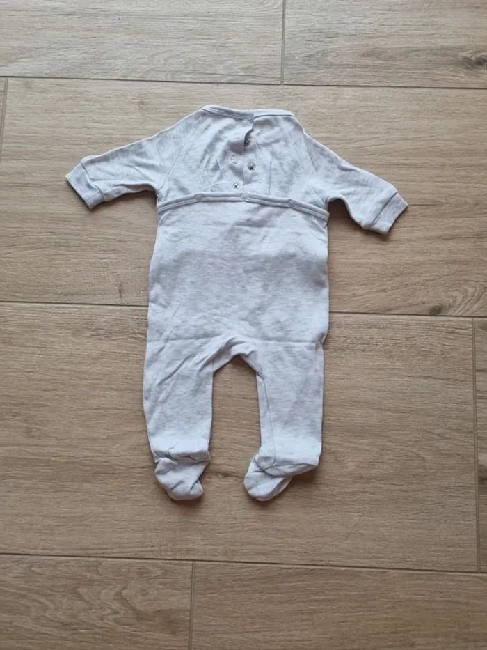 Pyjama 1mois TBE - photo numéro 4