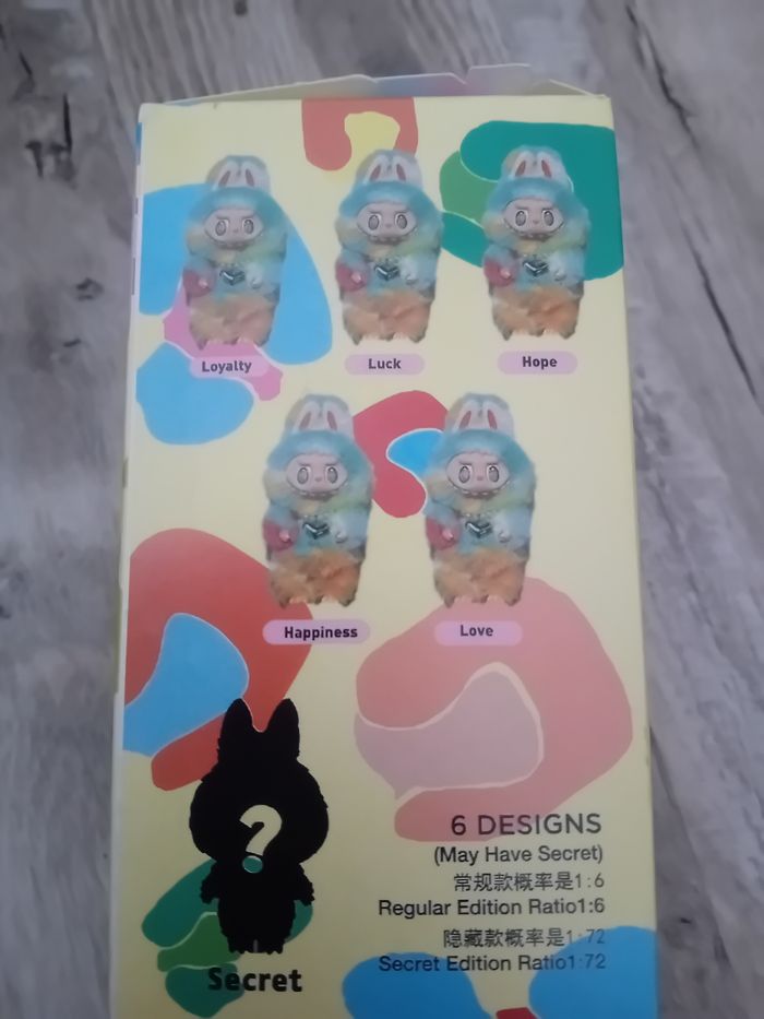 Peluche Labubu avec bijoux - photo numéro 3