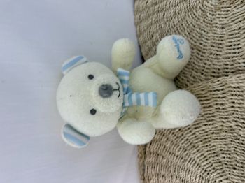 Peluche Doudou ours jaune bleu Luminou Brille dans le noir assis
