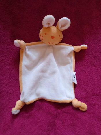 Doudou avec nœuds et tête de lapin