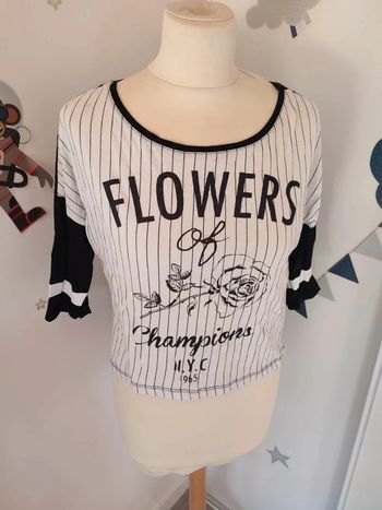 Crop top t-shirt flowers noir et blanc très bon état Pimkie taille M