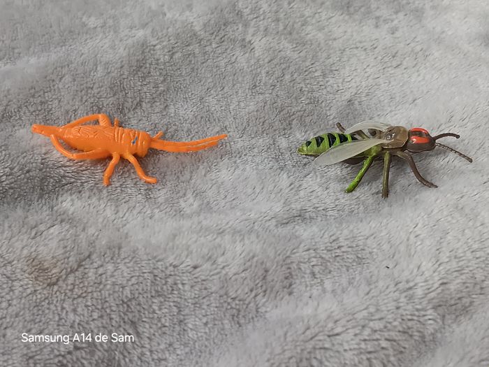 Lot de 2 figurines insecte - photo numéro 2