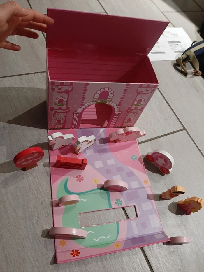 Valise château de princesse - photo numéro 2