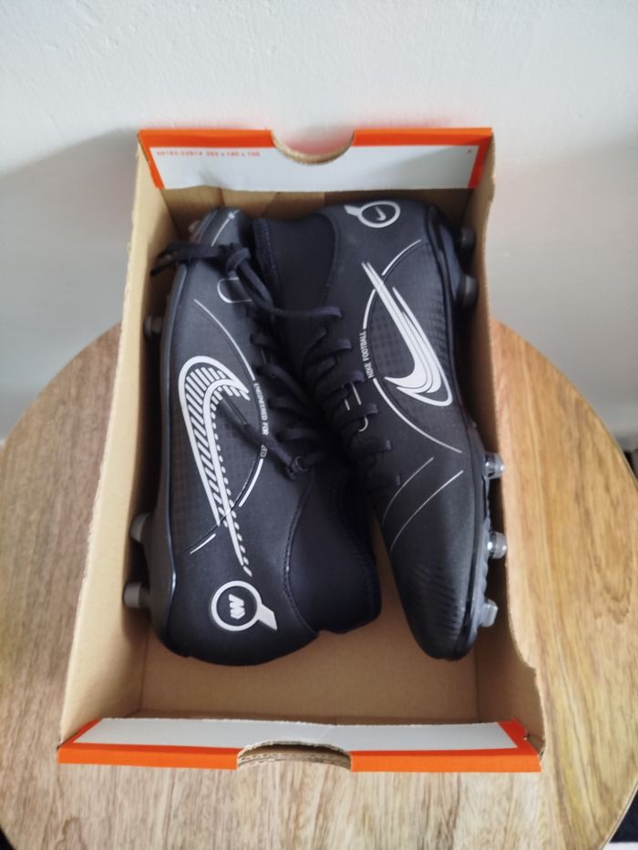 Crampons Nike T 39 - photo numéro 9
