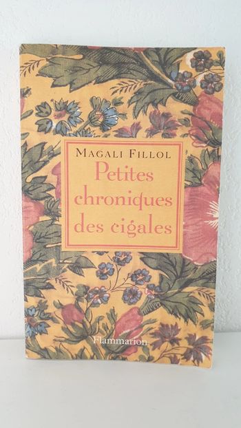 Magali Fillol "Petites chroniques des cigales"  Livre format poche