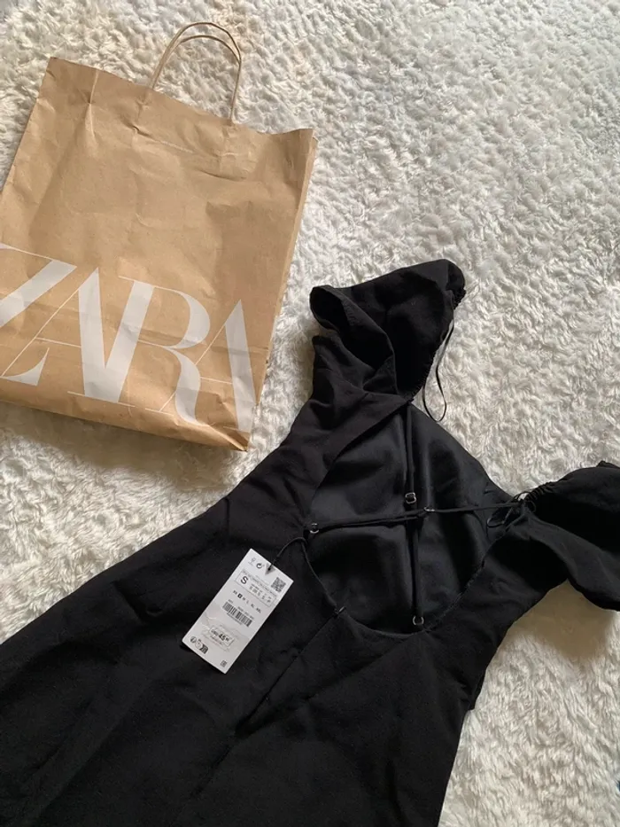 Robe dos nu noir Zara