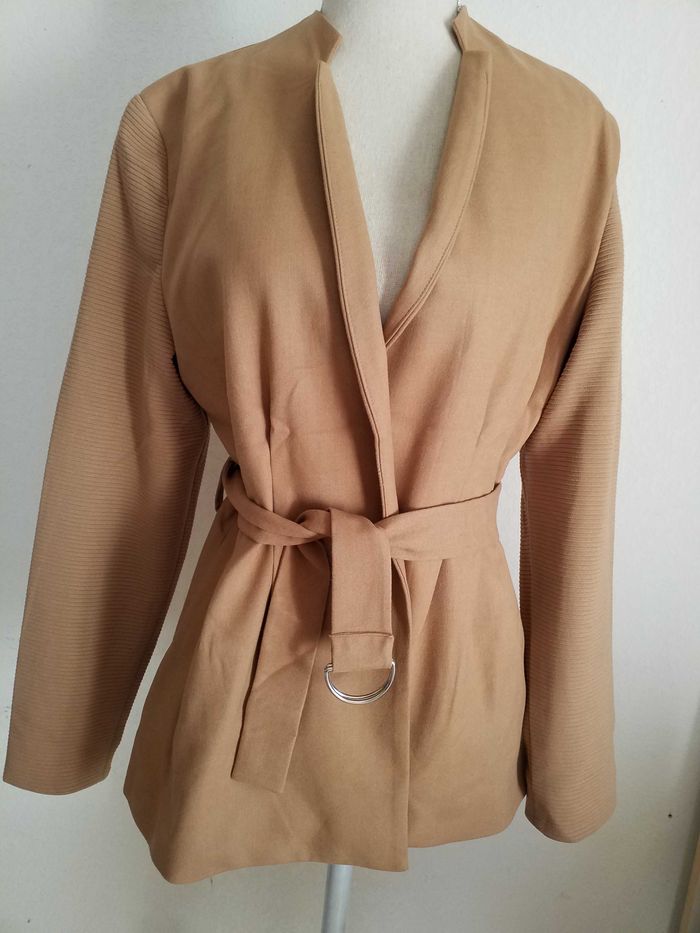 Veste marron avec ceinture taille S/M  très bon état