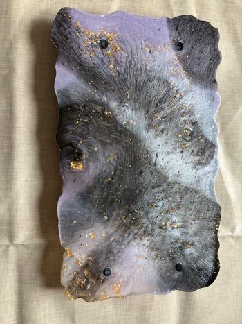 Plateau en résine noir mauve et or 