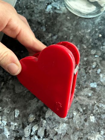 Dévidoir scotch cœur rouge