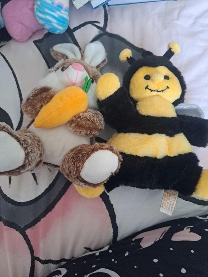 Lot de peluche abeille et lapin