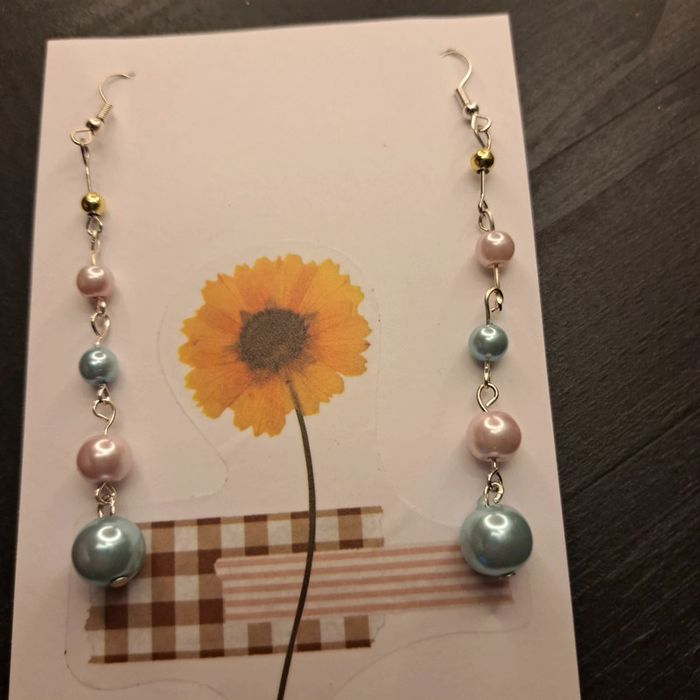 Paire de boucles d'oreilles pendante pastel - photo numéro 3