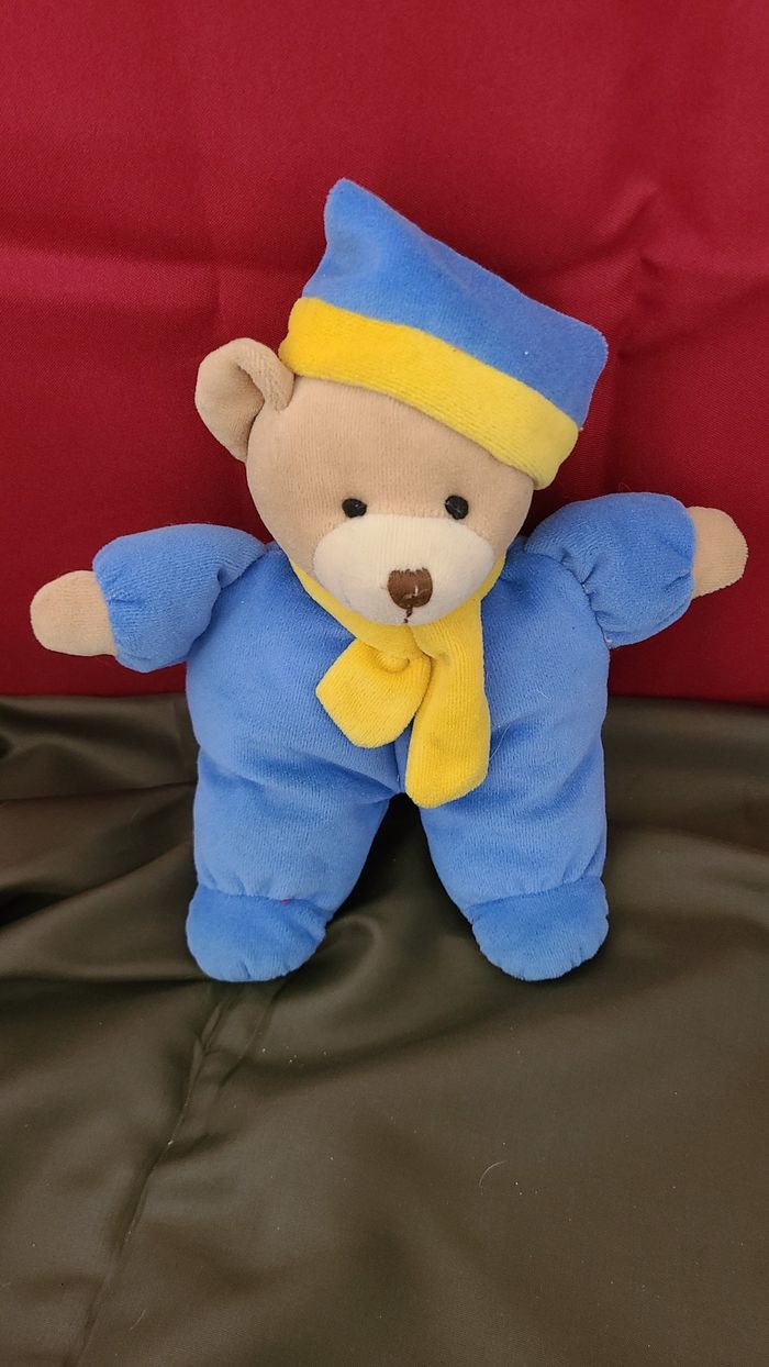 Doudou Peluche Ours Semi Plat Priscilla Larsen Bleu Jaune