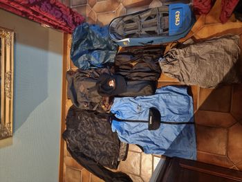 Lot kit randonneur avec raquette de marche etc…