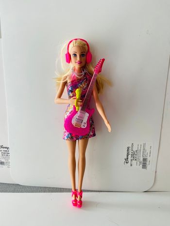 Poupée Barbie chanteuse 