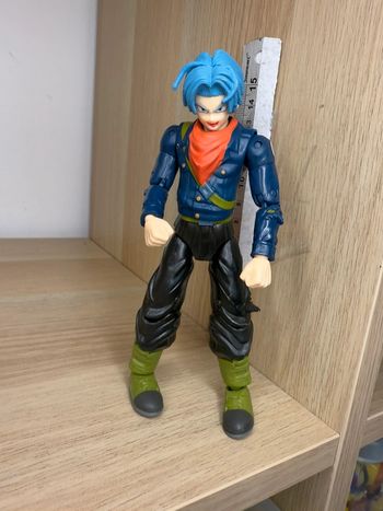 Figurine dragon ball future trunk