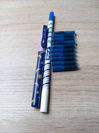 😴stylo plume carré d As + effaceur neuf/ 10 cartouches bleu